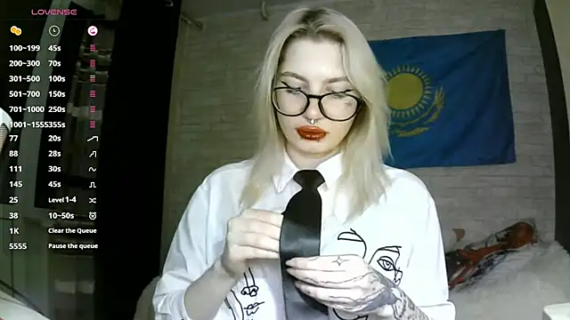 Snapshot of MernaGoggin chatting on 29, 9, 2025 MernaGoggin online show from 29, 9, 2025