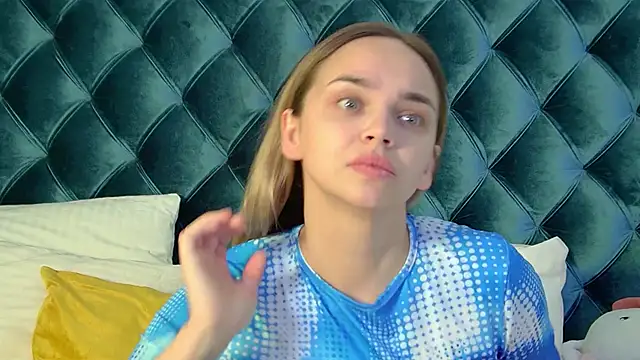 Snapshot of AnitaVenture chatting on 1, 10, 2025 AnitaVenture online show from 1, 10, 2025