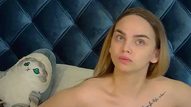 Snapshot of AnitaVenture chatting on 2, 11, 2025 AnitaVenture online show from 2, 11, 2025