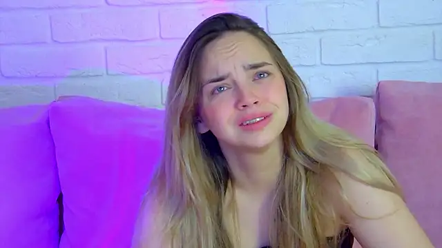 Snapshot of AnitaVenture chatting on 8, 10, 2025 AnitaVenture online show from 8, 10, 2025