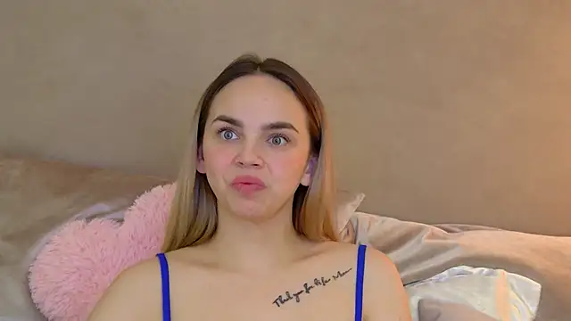 Snapshot of AnitaVenture chatting on 22, 10, 2025 AnitaVenture online show from 22, 10, 2025