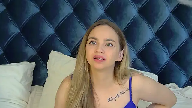 Snapshot of AnitaVenture chatting on 1, 11, 2025 AnitaVenture online show from 1, 11, 2025