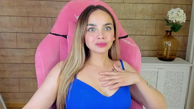 Snapshot of AnitaVenture chatting on 26, 9, 2025 AnitaVenture online show from 26, 9, 2025