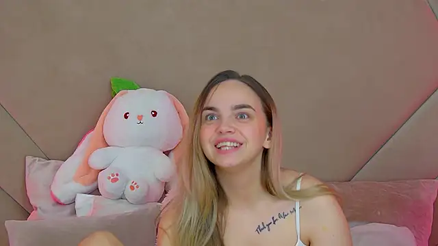 Snapshot of AnitaVenture chatting on 19, 10, 2025 AnitaVenture online show from 19, 10, 2025