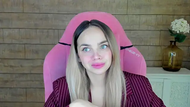 Snapshot of AnitaVenture chatting on 27, 9, 2025 AnitaVenture online show from 27, 9, 2025