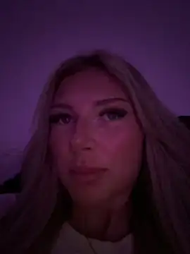 blondeeee online show from 13, 4, 2026