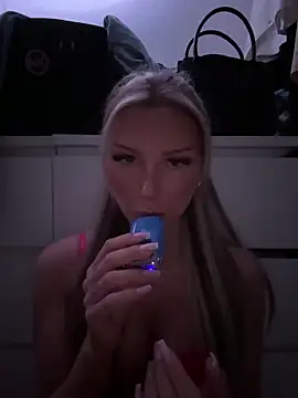 blondeeee online show from 10, 3, 2026