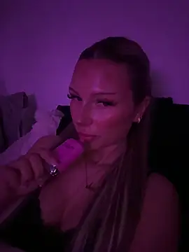 blondeeee online show from 25, 2, 2026