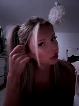 blondeeee online show from 15, 12, 2025