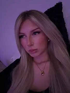 blondeeee online show from 15, 4, 2026