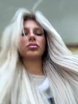 blondeeee online show from 28, 4, 2026