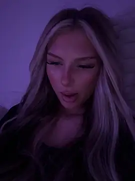 blondeeee online show from 18, 5, 2026