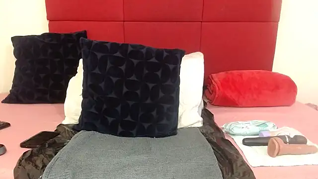CurvyQueenx2 online show from 1, 6, 2026