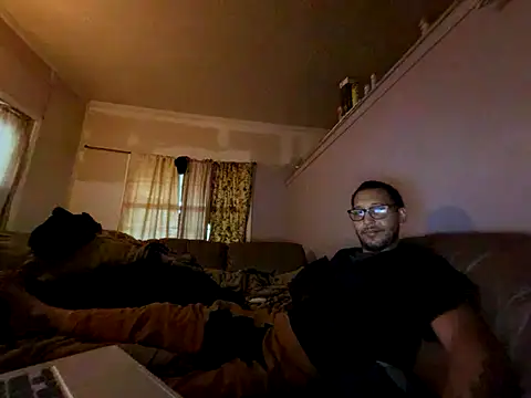 Snapshot of ThrowedWorldWide chatting on 14, 11, 2025 ThrowedWorldWide online show from 14, 11, 2025