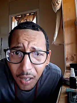 Snapshot of ThrowedWorldWide chatting on 25, 11, 2025 ThrowedWorldWide online show from 25, 11, 2025