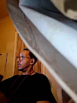 Snapshot of ThrowedWorldWide chatting on 26, 11, 2025 ThrowedWorldWide online show from 26, 11, 2025