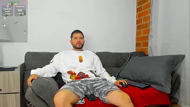 Snapshot of TomSloam chatting on 20, 10, 2025 TomSloam online show from 20, 10, 2025