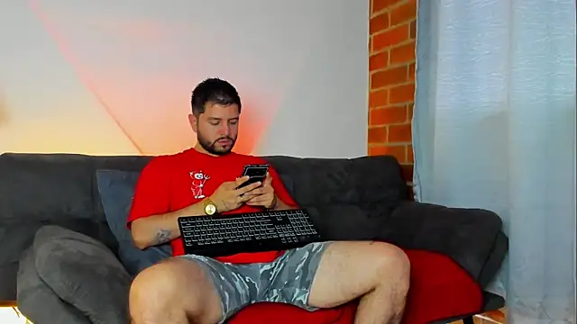 Snapshot of TomSloam chatting on 22, 10, 2025 TomSloam online show from 22, 10, 2025