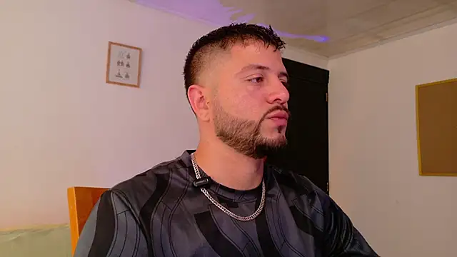 Snapshot of TomSloam chatting on 26, 11, 2025 TomSloam online show from 26, 11, 2025