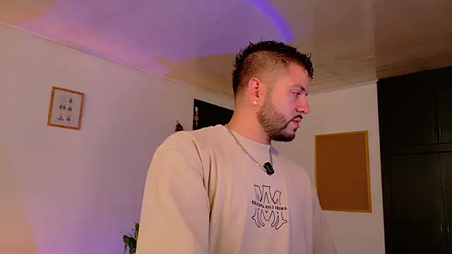 Snapshot of TomSloam chatting on 15, 11, 2025 TomSloam online show from 15, 11, 2025