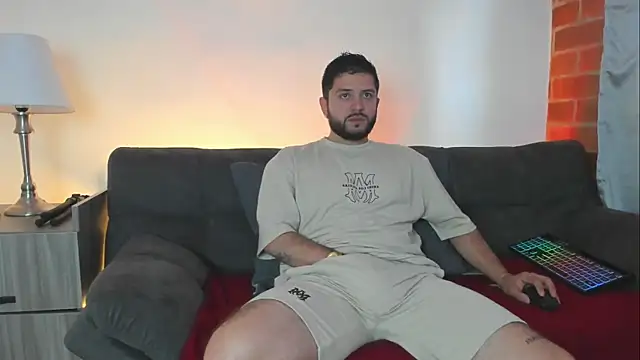 Snapshot of TomSloam chatting on 11, 10, 2025 TomSloam online show from 11, 10, 2025