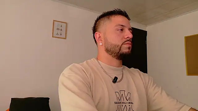 Snapshot of TomSloam chatting on 28, 11, 2025 TomSloam online show from 28, 11, 2025