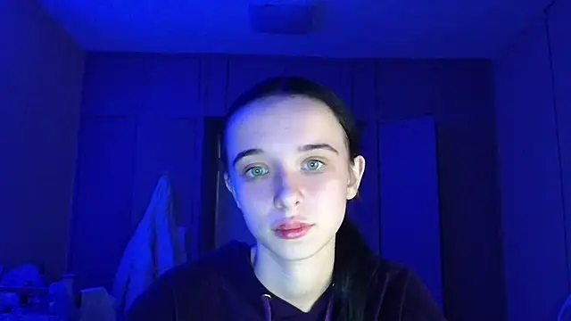 Snapshot of Emilia_Light chatting on 12, 11, 2025 Emilia Light online show from 12, 11, 2025