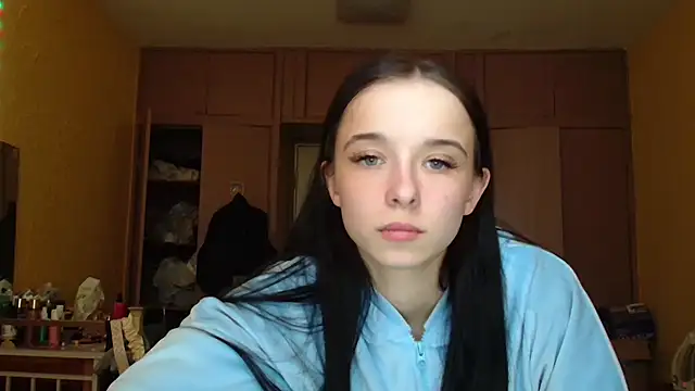 Emilia Light online show from 28, 4, 2026