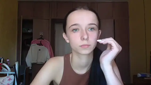 Snapshot of Emilia_Light chatting on 5, 10, 2025 Emilia Light online show from 5, 10, 2025