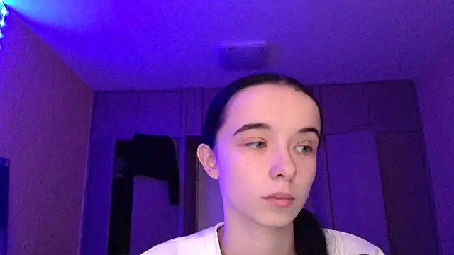 Snapshot of Emilia_Light chatting on 21, 11, 2025 Emilia Light online show from 21, 11, 2025