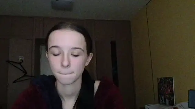 Snapshot of Emilia_Light chatting on 8, 10, 2025 Emilia Light online show from 8, 10, 2025