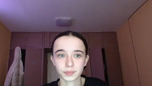 Snapshot of Emilia_Light chatting on 22, 11, 2025 Emilia Light online show from 22, 11, 2025