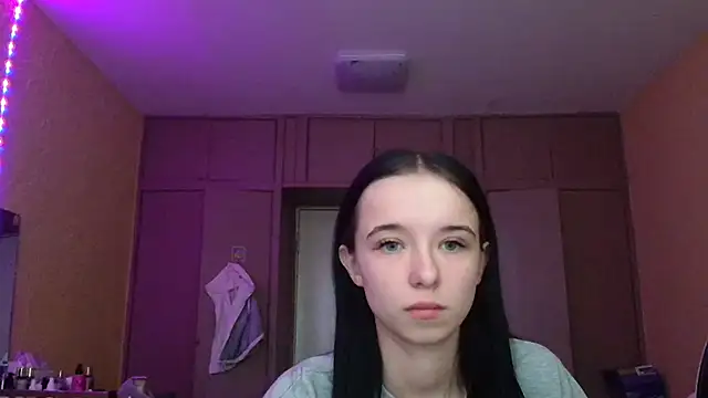 Emilia Light online show from 8, 4, 2026