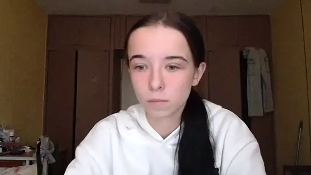 Snapshot of Emilia_Light chatting on 21, 10, 2025 Emilia Light online show from 21, 10, 2025