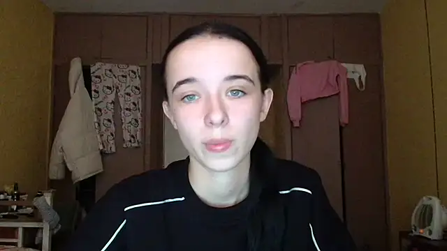 Snapshot of Emilia_Light chatting on 23, 11, 2025 Emilia Light online show from 23, 11, 2025