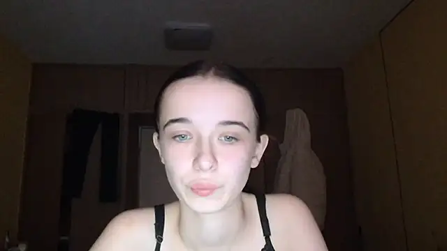 Snapshot of Emilia_Light chatting on 20, 12, 2025 Emilia Light online show from 20, 12, 2025