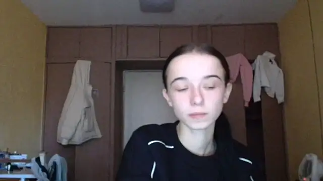 Snapshot of Emilia_Light chatting on 30, 10, 2025 Emilia Light online show from 30, 10, 2025