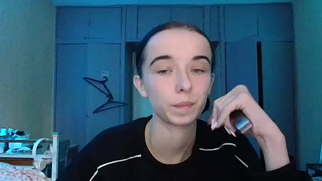 Snapshot of Emilia_Light chatting on 17, 10, 2025 Emilia Light online show from 17, 10, 2025