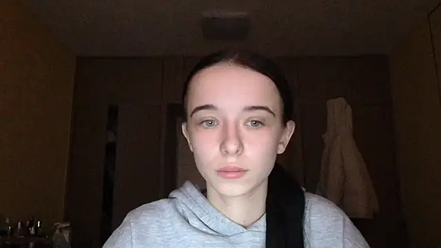 Snapshot of Emilia_Light chatting on 23, 12, 2025 Emilia Light online show from 23, 12, 2025