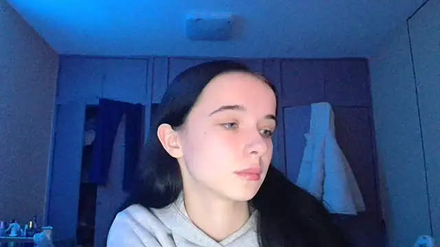 Snapshot of Emilia_Light chatting on 21, 12, 2025 Emilia Light online show from 21, 12, 2025