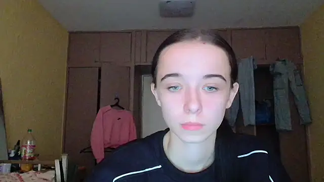 Snapshot of Emilia_Light chatting on 18, 10, 2025 Emilia Light online show from 18, 10, 2025