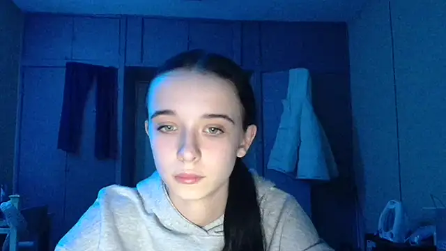 Snapshot of Emilia_Light chatting on 20, 12, 2025 Emilia Light online show from 20, 12, 2025