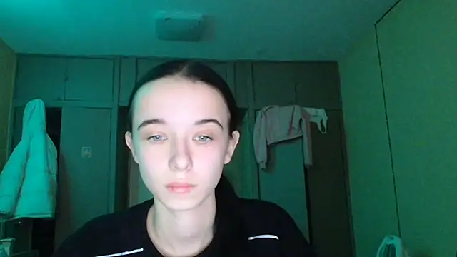 Snapshot of Emilia_Light chatting on 24, 11, 2025 Emilia Light online show from 24, 11, 2025