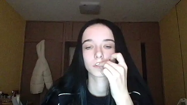 Snapshot of Emilia_Light chatting on 4, 11, 2025 Emilia Light online show from 4, 11, 2025