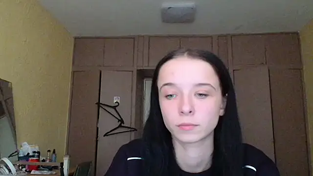Snapshot of Emilia_Light chatting on 12, 10, 2025 Emilia Light online show from 12, 10, 2025