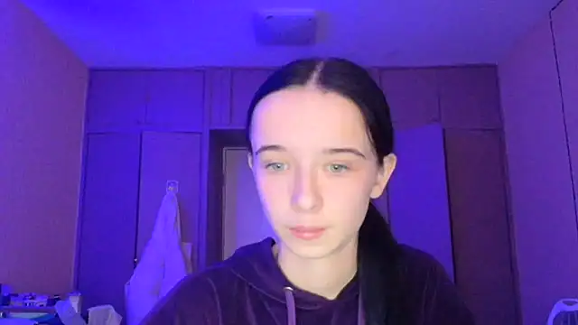 Snapshot of Emilia_Light chatting on 14, 11, 2025 Emilia Light online show from 14, 11, 2025