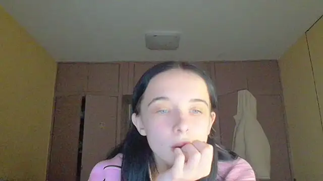 Snapshot of Emilia_Light chatting on 3, 12, 2025 Emilia Light online show from 3, 12, 2025