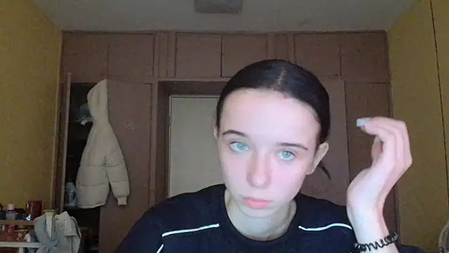 Snapshot of Emilia_Light chatting on 5, 11, 2025 Emilia Light online show from 5, 11, 2025