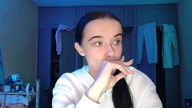 Snapshot of Emilia_Light chatting on 19, 10, 2025 Emilia Light online show from 19, 10, 2025