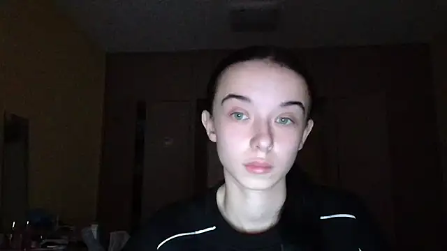 Snapshot of Emilia_Light chatting on 19, 11, 2025 Emilia Light online show from 19, 11, 2025